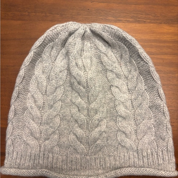 Christian Siriano Gray Cashmere Knit
NEW WITHOUT TAG - Picture 2 of 3